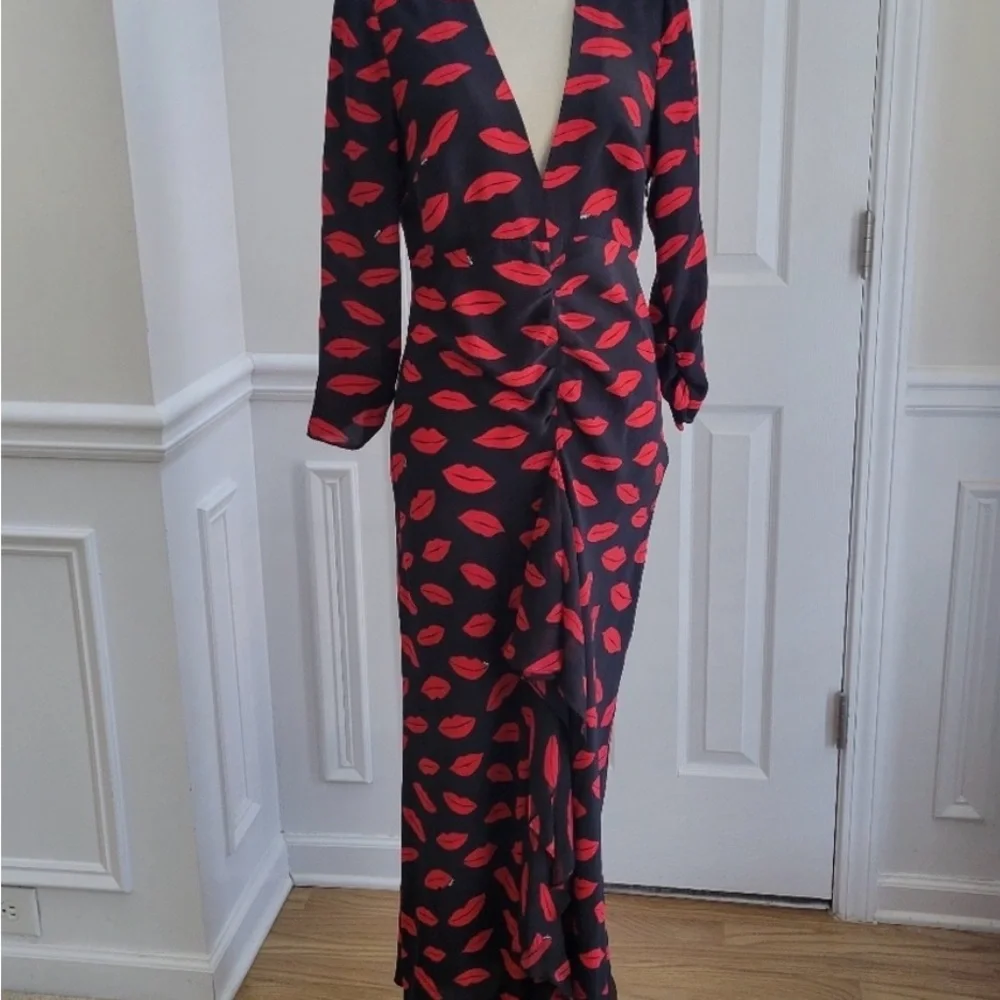 RIXO RTR Black Dress with Red Lip Print - Picture 3 of 8